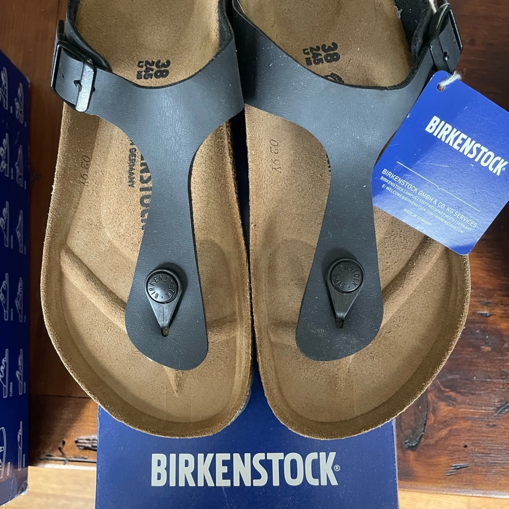 Birkenstock Women’s Black Gizeh Sandals. 7.5 - 38EU